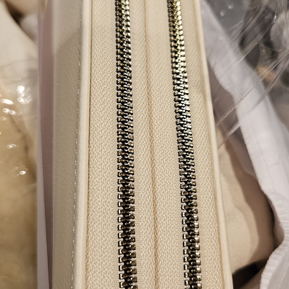 Cream Wallet - Picture 2 of 4